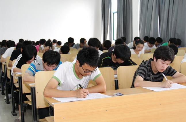 大学有挂科就不能毕业？多所高校取消“清考制度”，大四学生慌了