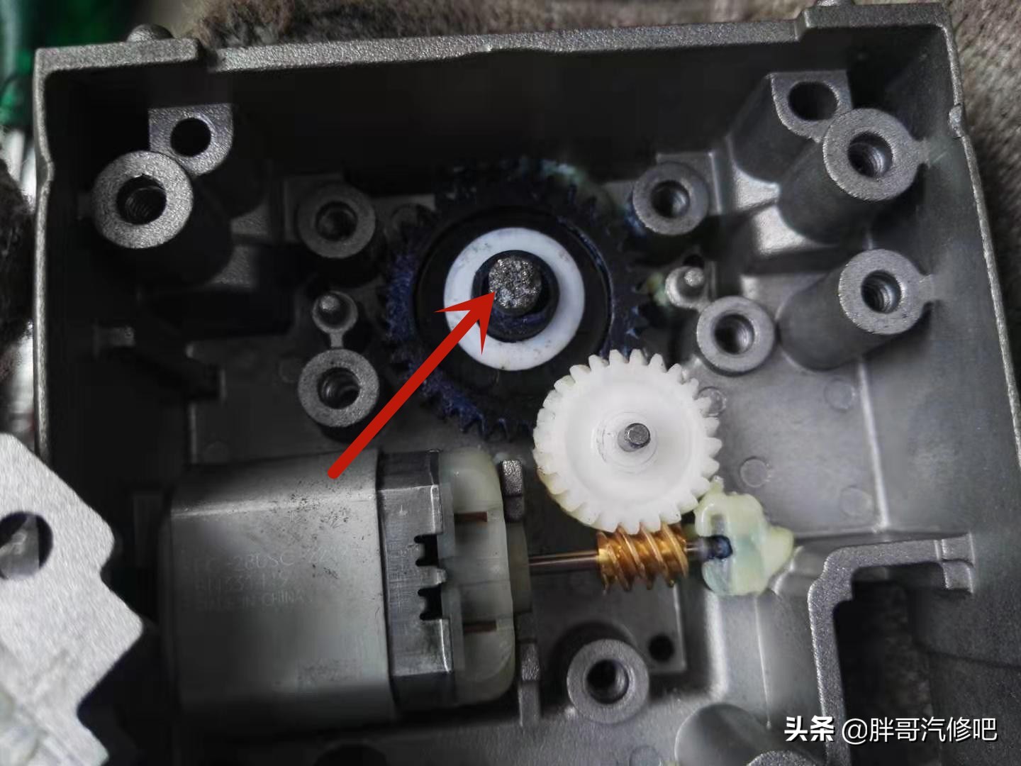 凯迪拉克电子助力方向盘锁故障，造成车辆无法启动，维修步骤