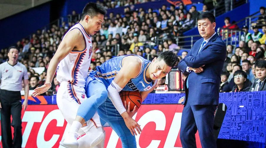 林书豪nba为什么被欺负（「杨毅专栏」林书豪在CBA受欺负了吗？）