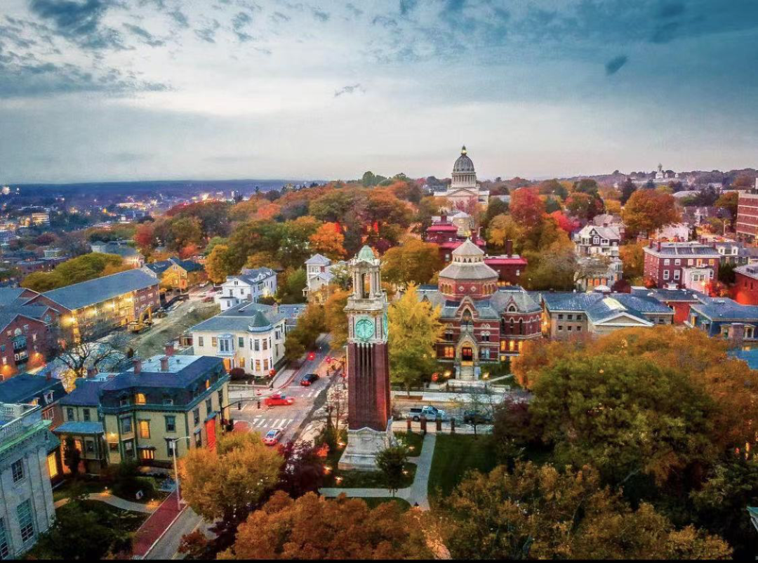 如果你想知道什么是快乐藤校的话，我现在就带你Brown