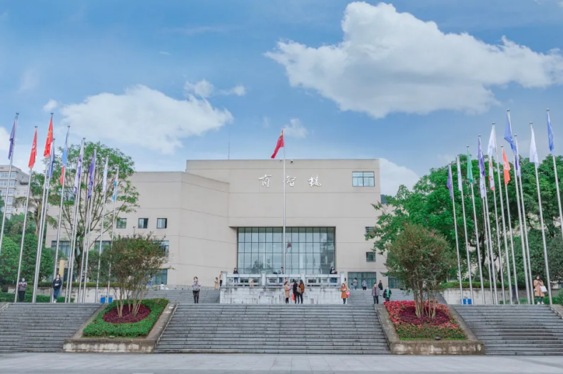 重庆这所高校实力爆发，专业排名全国第三、西部第一，就业面超广