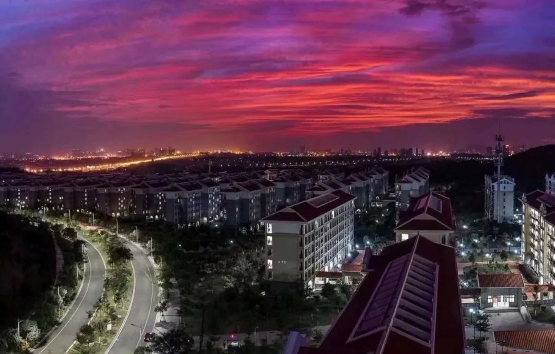 中国大学宿舍条件面面观：四类大学条件好，住在校外挺误事