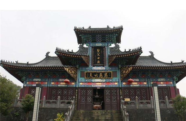 中国的五岳之首武当山：金庸笔下的武功圣地，无数道士在此修行