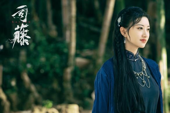 《司藤》里的司藤一句话解开秦放的心结：不要让过去成为你的束缚