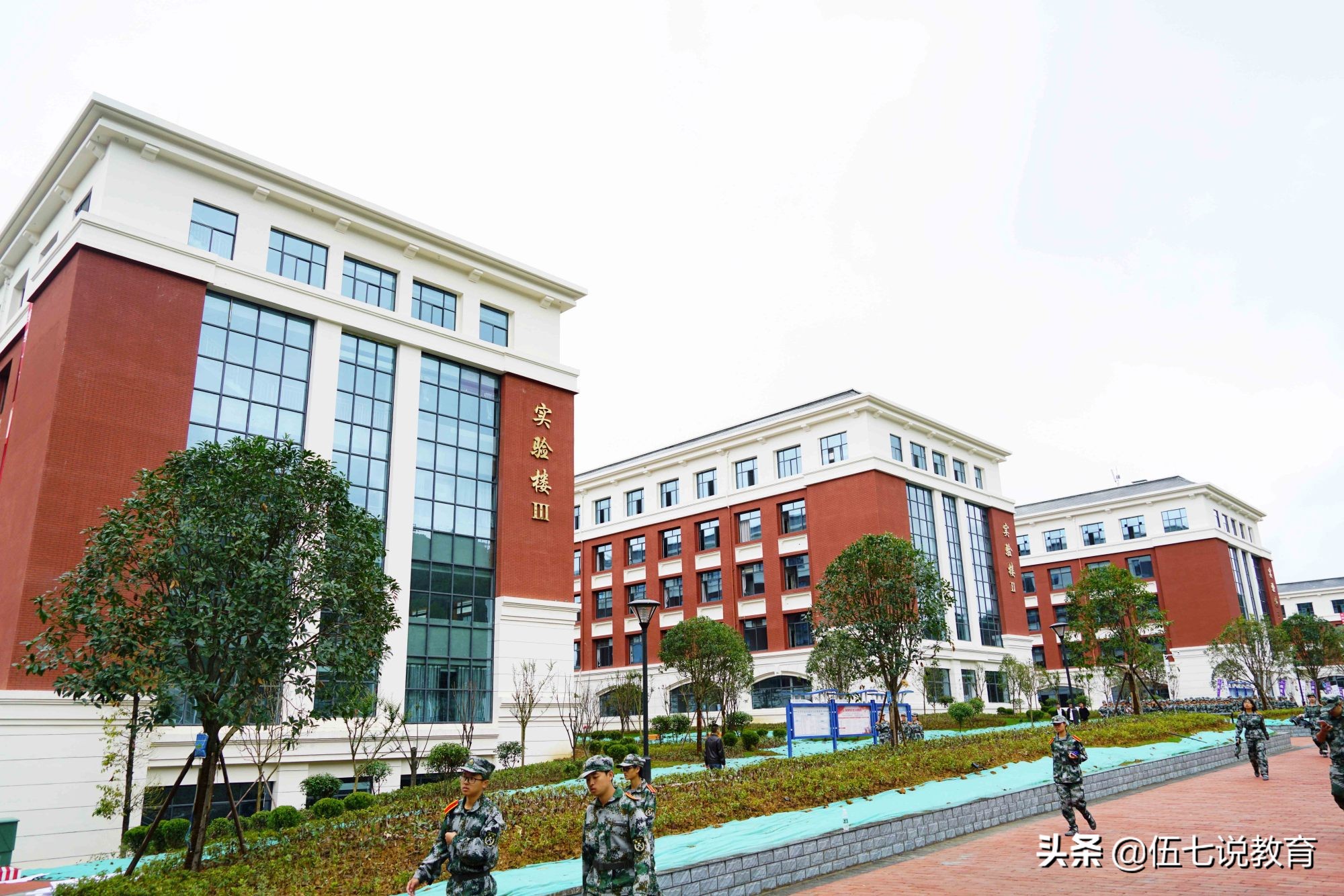 与一本医科大学共用老师的二本医学院校，收分不高，还不愁找工作