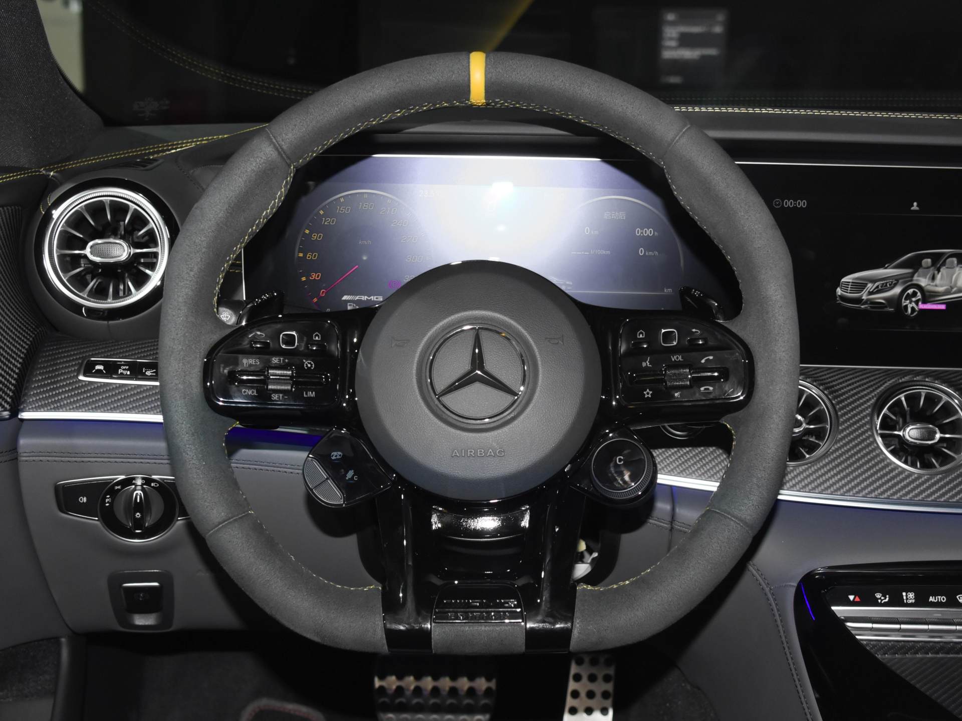 0 9at,超5米的大空间四门跑车,实拍奔驰amg gt