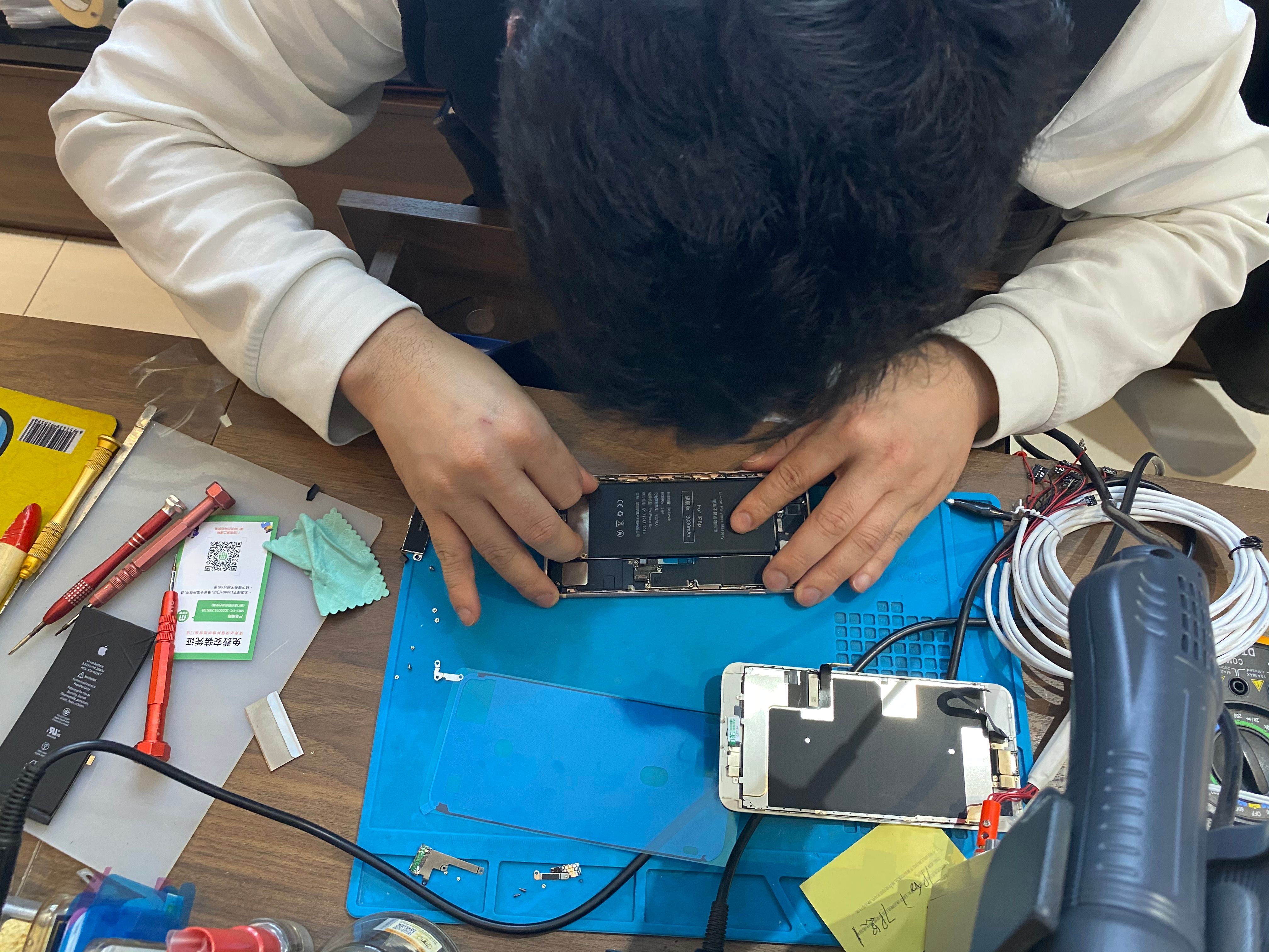 扶起我，iPhone8P还能再战三年，记一次苹果“无痛”换电池之旅