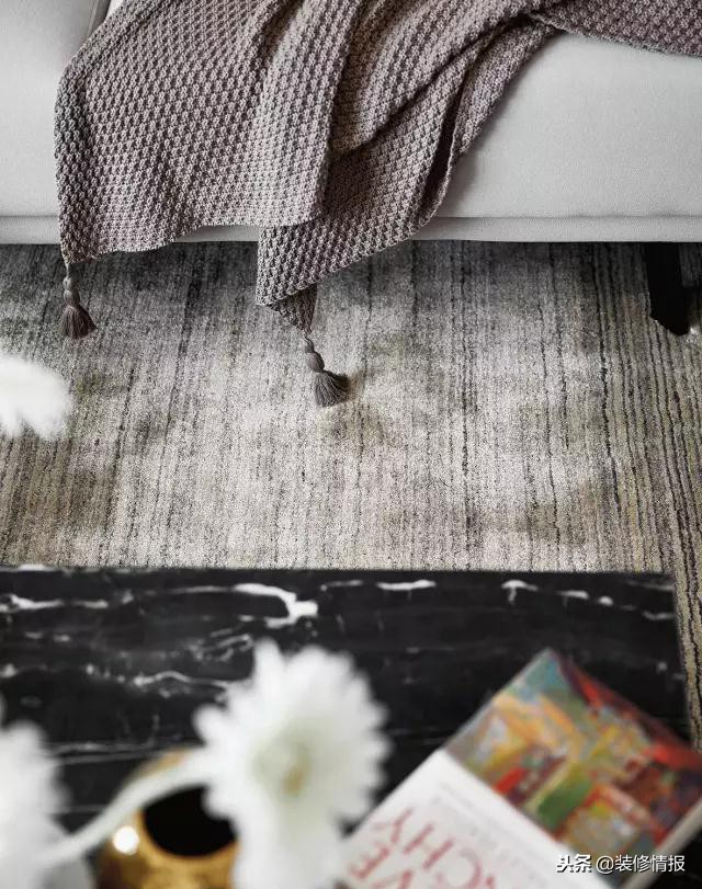 240㎡复式公寓楼，只用灰色系打造雅致空间