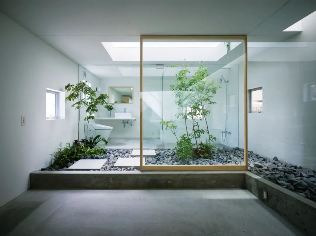 浴室设计：花园里沐浴，浴室内种花