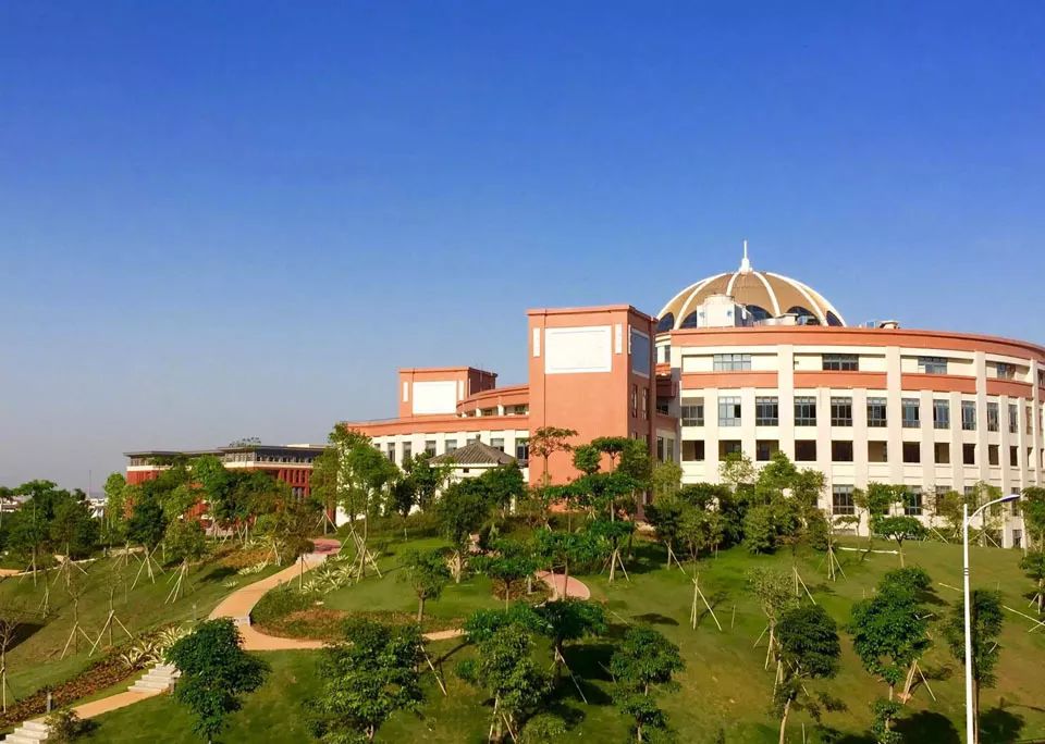 广州医科大学和大连医科大学谁更牛？实力强，高考志愿却未必首选