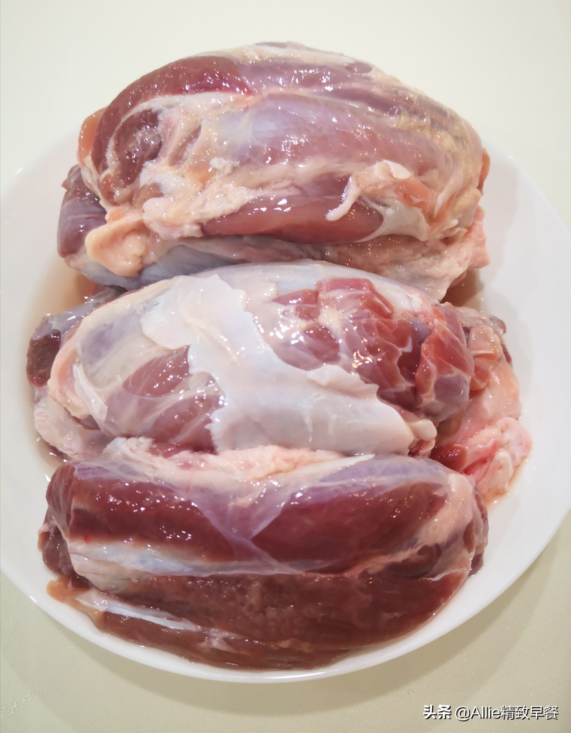 【做法】猪腱子肉,葱段,姜片,香叶,干山楂,八角,桂皮.【食材明细】