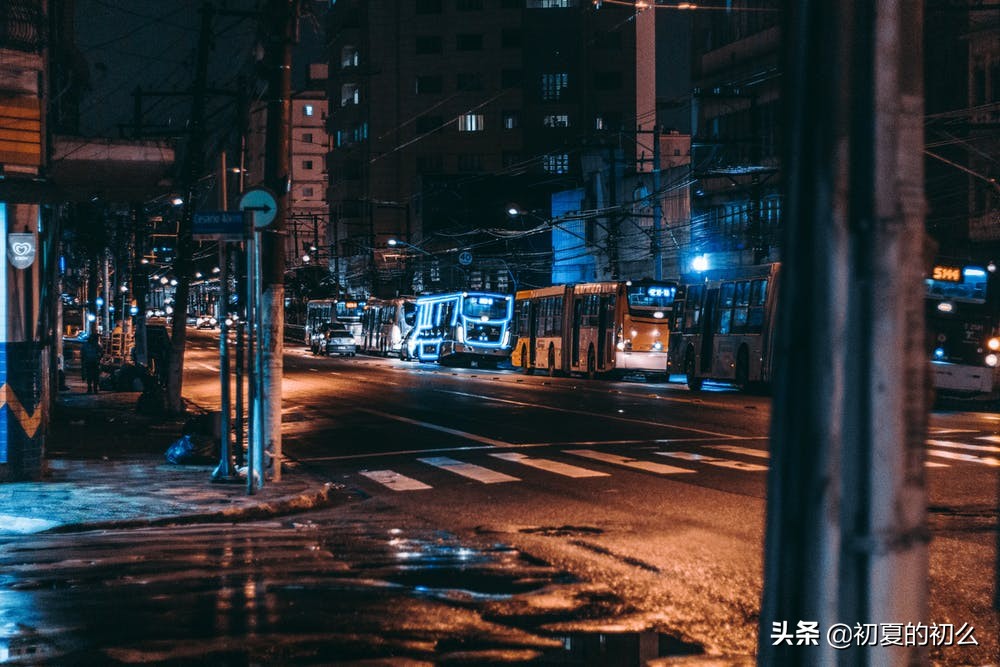 深夜失眠伤感的句子 | 埋在心底的孤独，全都在深夜爆发