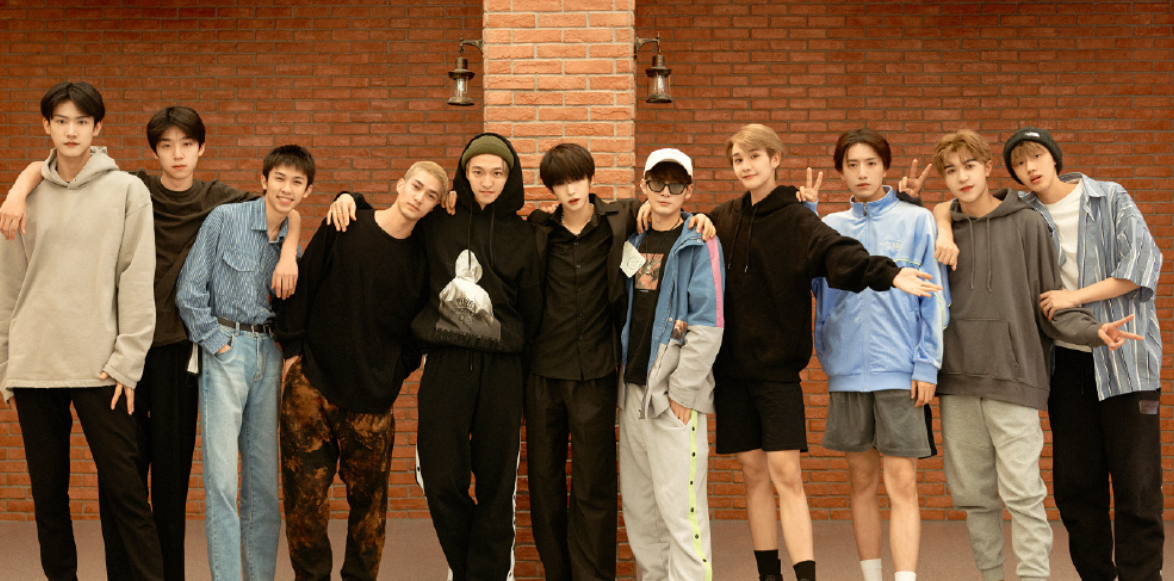 青春有你1出道名单(《青春有你》偷录成团秀,粉丝聚集成团名单已出,邓