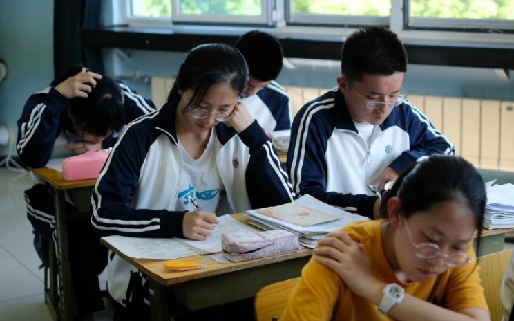 教育部出手，将严厉打击“高考移民”，跨省买房的家长别瞎折腾了