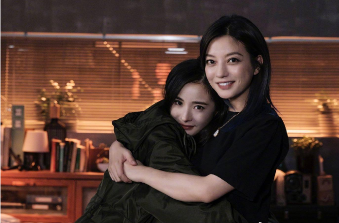 多位明星删除和赵薇的合影