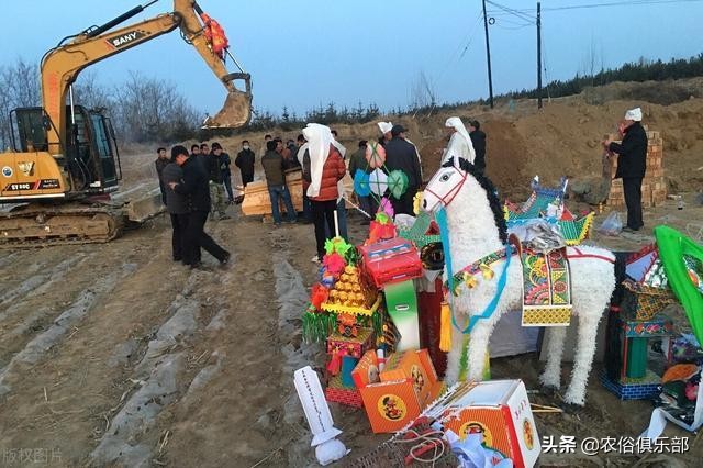 白事随礼钱有什么讲究（详解3个农村办白事的习俗）