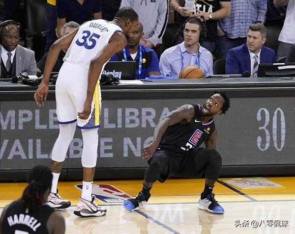 nba球星为什么要低头(他在场上永远在咆哮，贝弗利NBA球场另类的生存哲学，逆袭的人生)