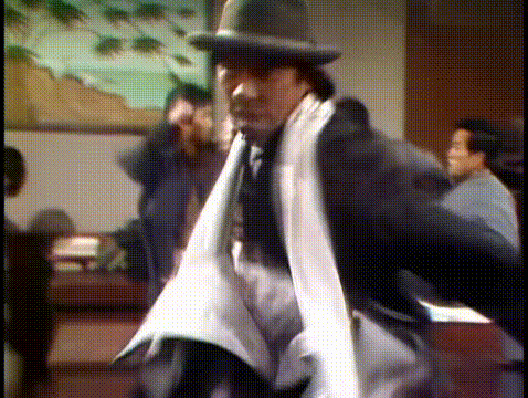 出狱后,他孤身抵达上海,在帮派斗殴的混乱街头,他结识了小贩丁力