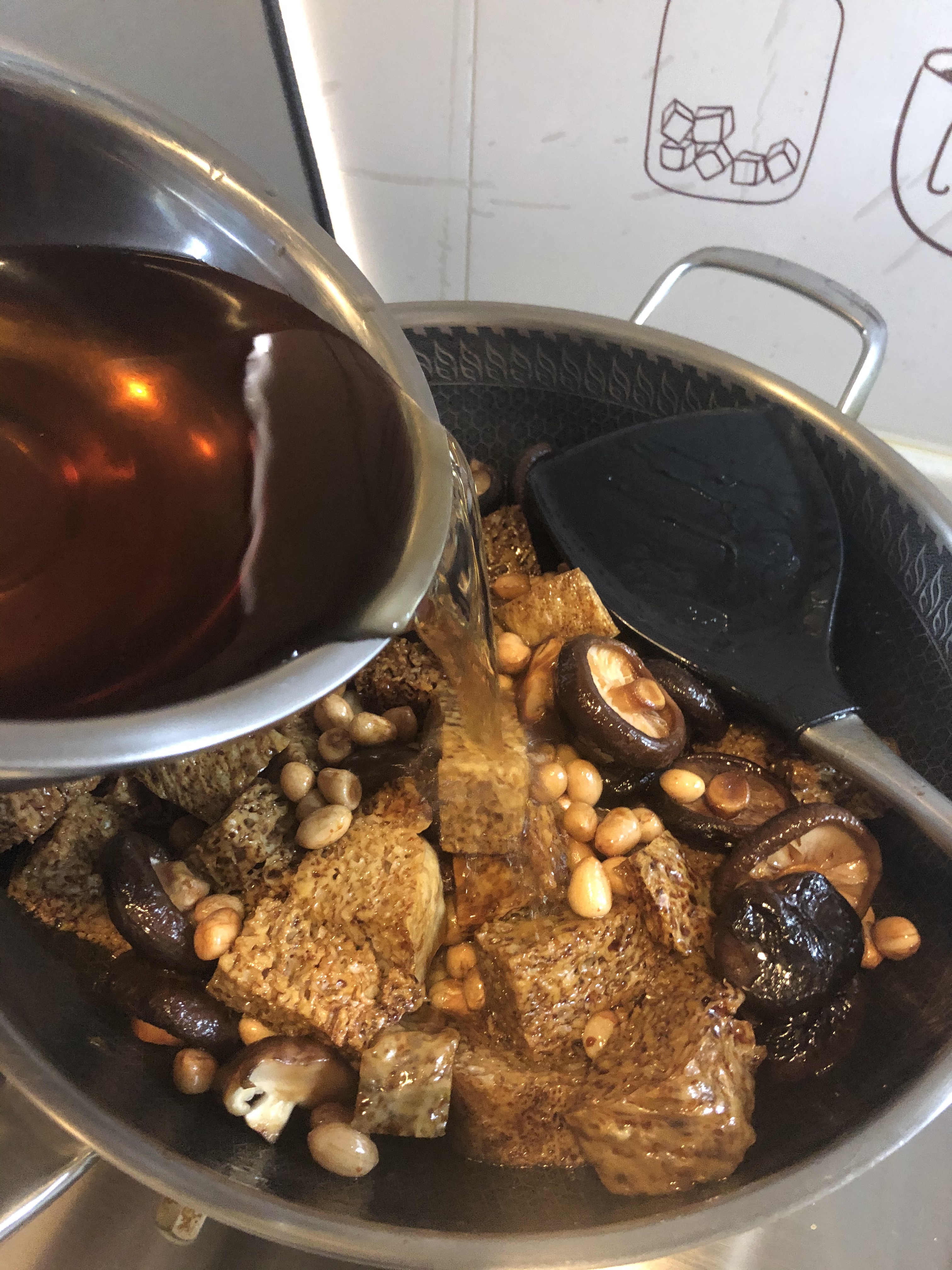上海妈妈教你“四喜烤麸”家常做法，色泽诱人，鲜软入味