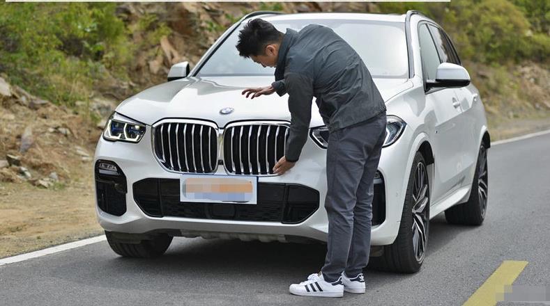 80万预算要给谁？奥迪Q7和宝马X5哪个档次高？对比差距明显