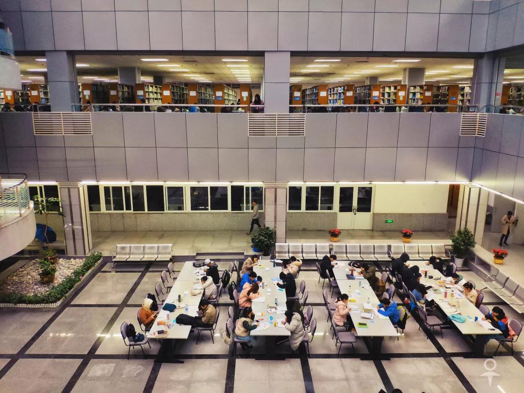 餐厅配备钢琴，三大校区美不胜收，还是西游记拍摄地！四川这所高校让人心动