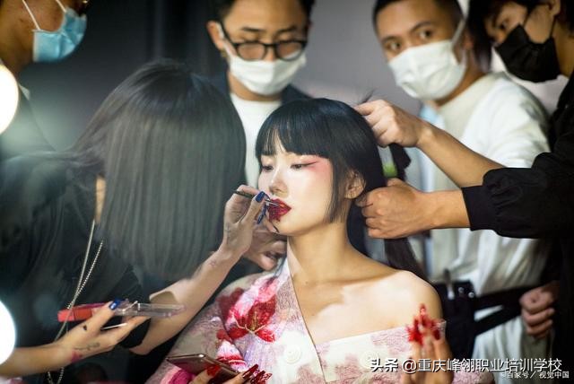 有谁知道哪里的影视化妆培训学校比较好吗？
