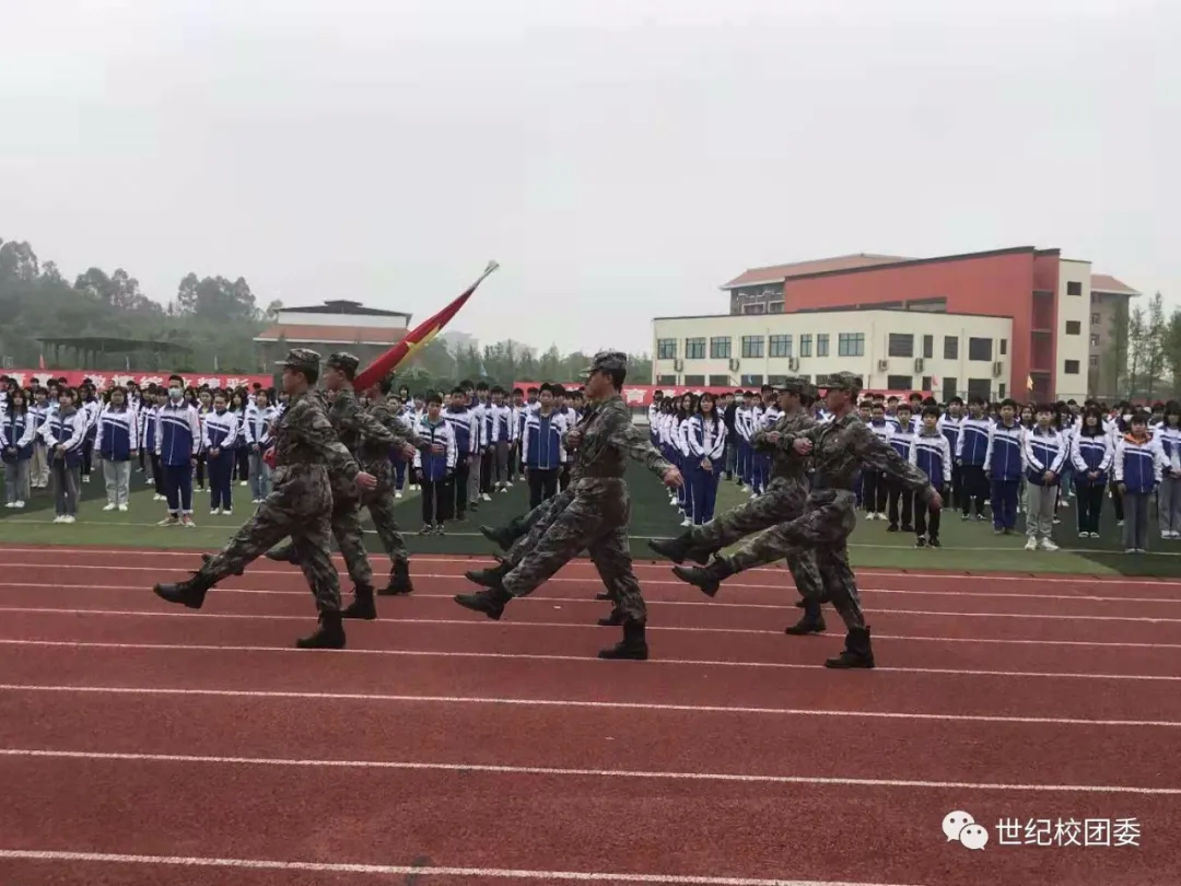 广安市世纪职业技术学校的刘萌怡同学以中职类全省第一名考入高校