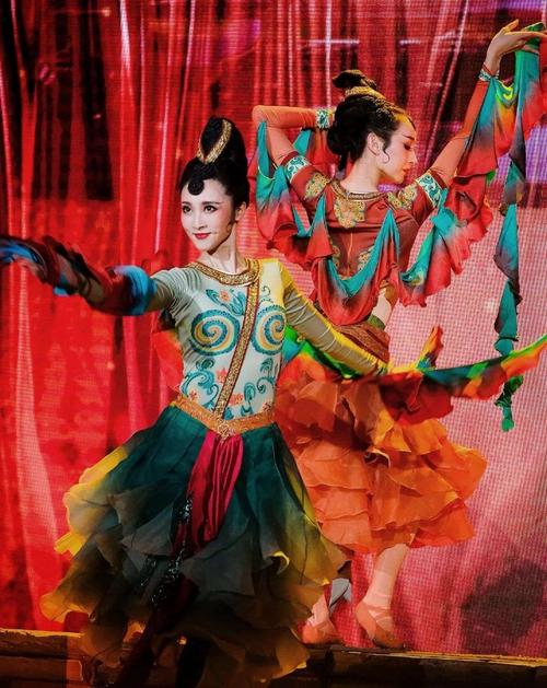 表演什么节目好「年会表演什么节目比较好」