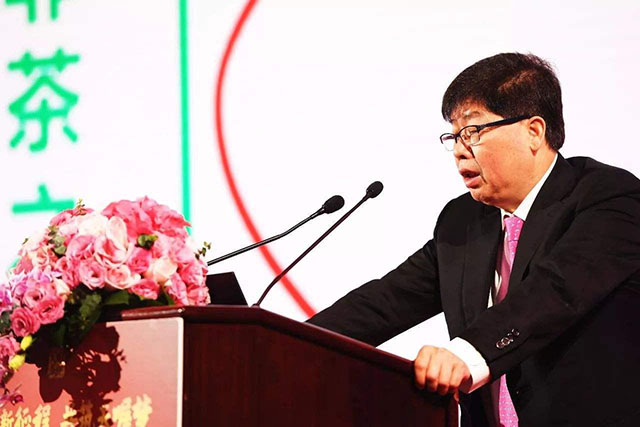 中国饮料巨头：曾请范冰冰代言年入50亿，如今创始人被带走调查？