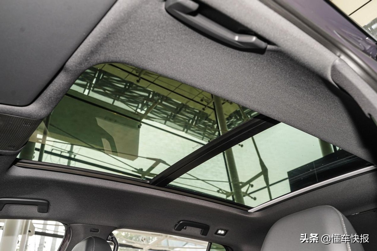 尺寸够大、配置具备豪华感，到店探访大众全新SUV揽境