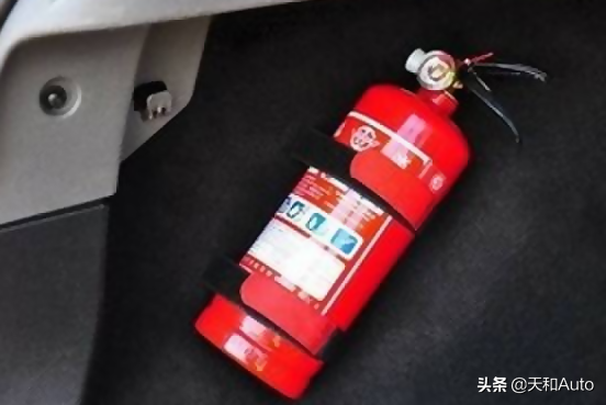 汽车灭火器：正确选择方式与严禁使用事项解析