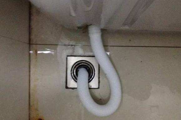 洗衣机排水管插在哪里？听经验者说一句，这样做不漏水