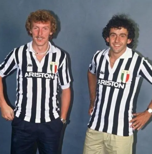 如何获得足球世界杯冠军（要金杯不要金牌？-聊聊世界杯“反超”奥运会足球的过程和历史）