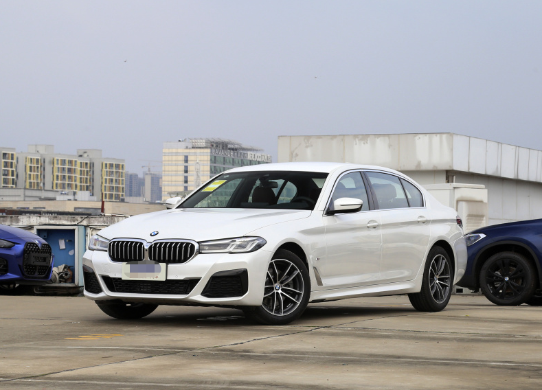 手握40万，奥迪A6L和宝马5系哪个档次高？对比后差距明显