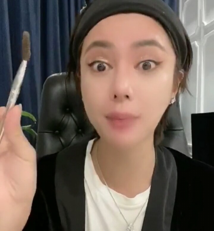 辛巴退网燕窝事件并没有结束,时大漂亮再次复出,磨刀霍霍割韭菜