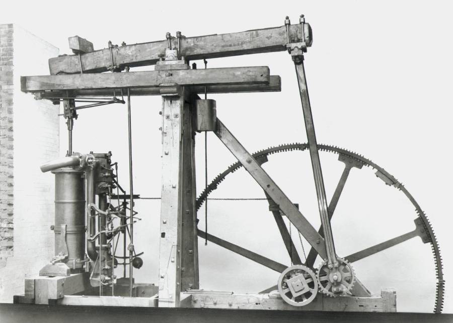 为了解决高压蒸汽的安全问题,瓦特还发明了蒸汽压力表,此图只是示意图