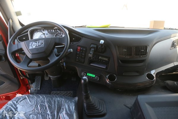 14吨自重 420马力,31.5万的解放j6p质惠版牵引车香吗?