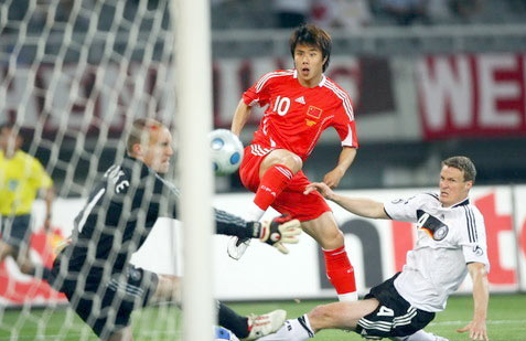 2008世界杯中国队（国足经典！高洪波首秀面对欧洲亚军，蒿俊闵闪击让2.5万人嗨翻！）