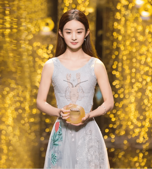 女星出席活动走光成常态,范冰冰是经常性,最意外的应是赵丽颖