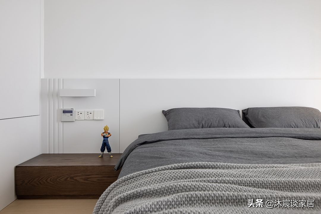 发现一套简洁大方的家，全屋没有一丝多余装饰，真是越简单越高级