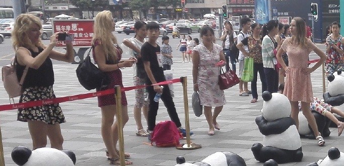 十年前街拍成都蜀都大道的美女