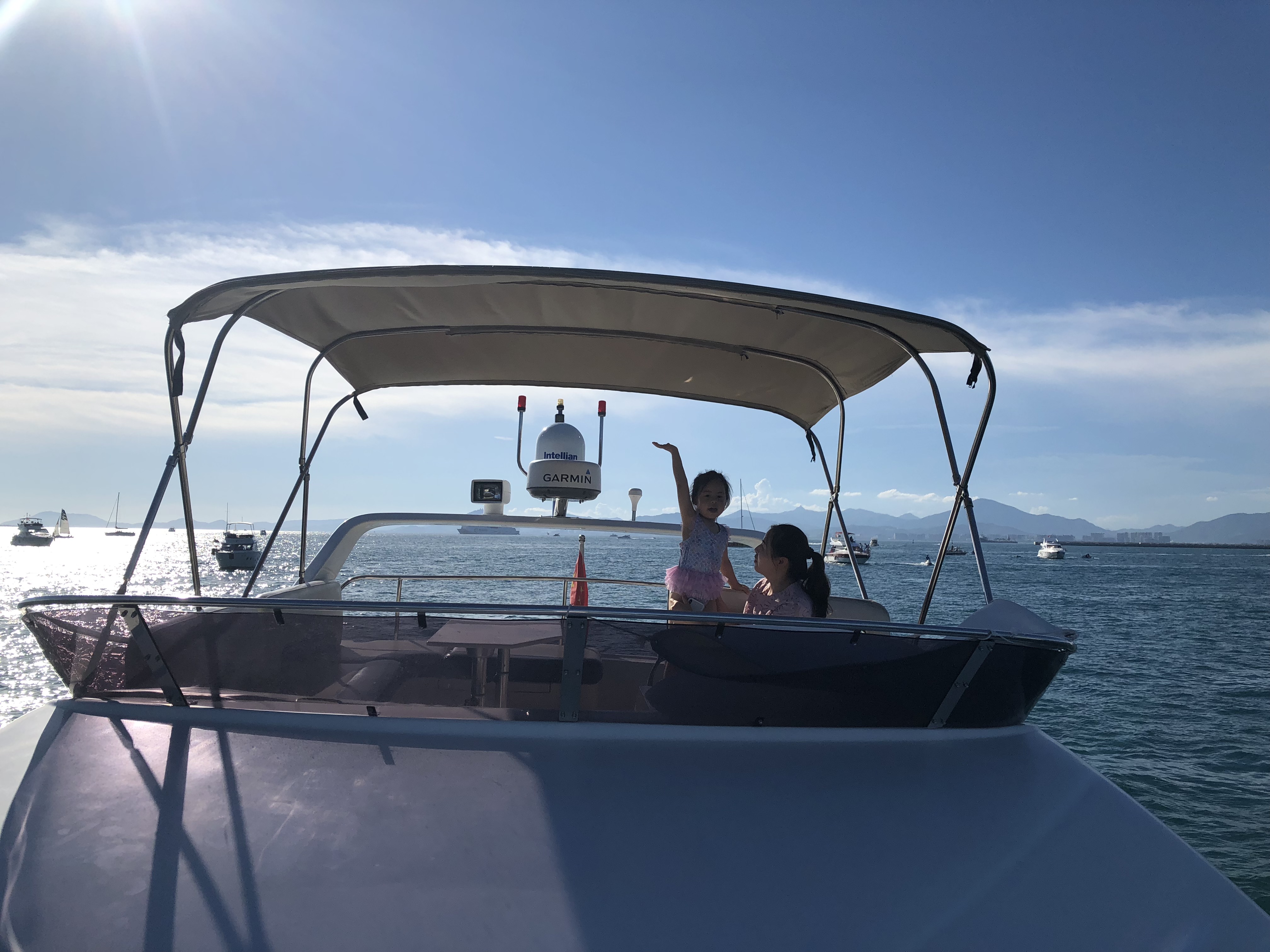 快艇从海边开始的没有那么刺激,要在离海滩有点距离的开始游玩才会