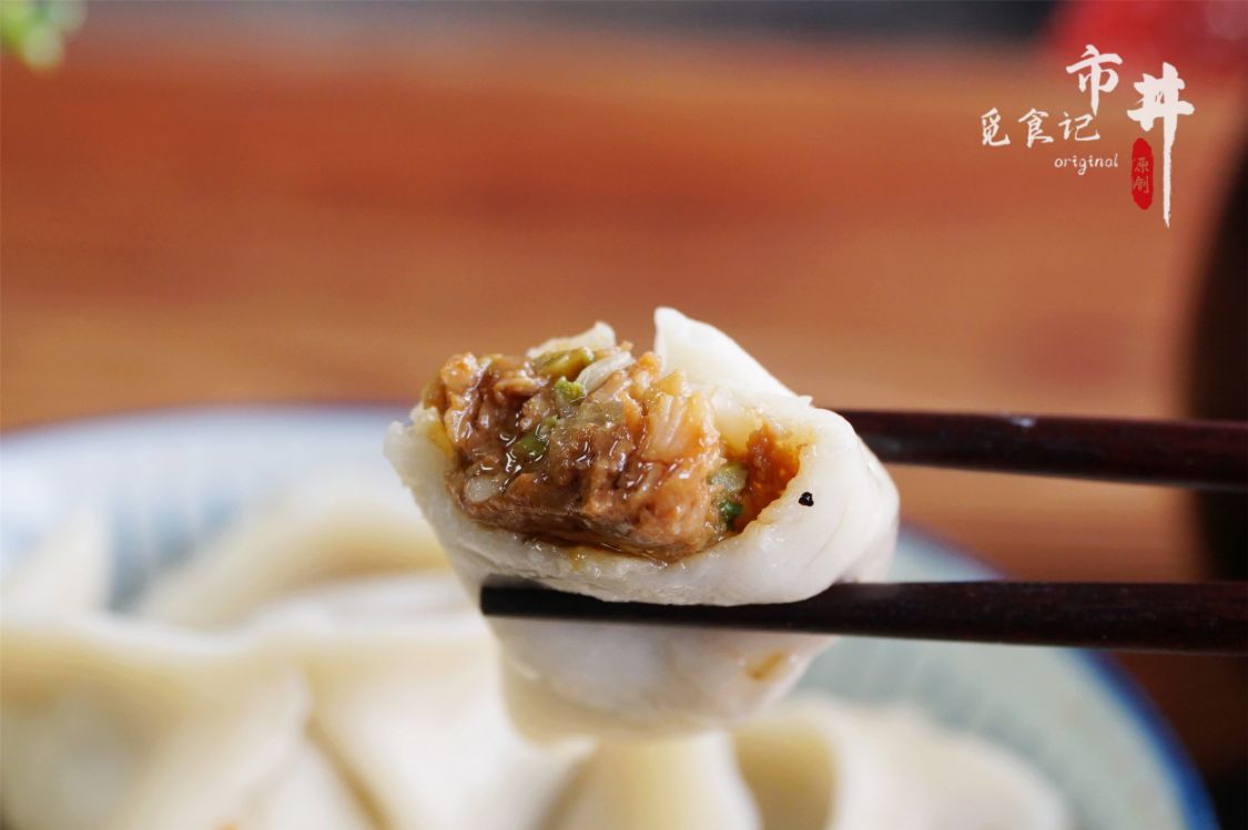 饭店包饺子的3个窍门，馅料还真有讲究，难怪饱满多汁，个个鲜香