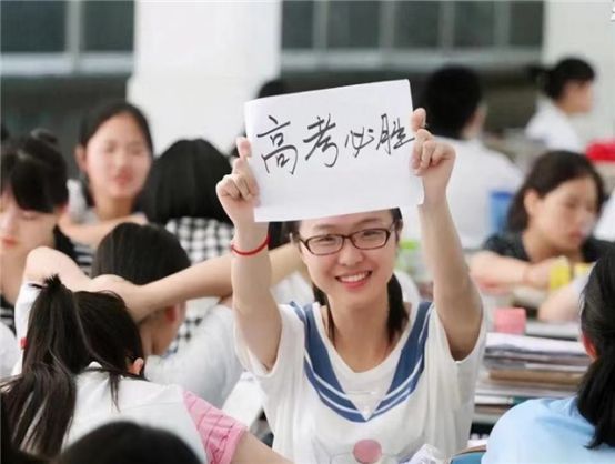 广西人自古都是富有个性，两个著名的“高考牛人”都在广西