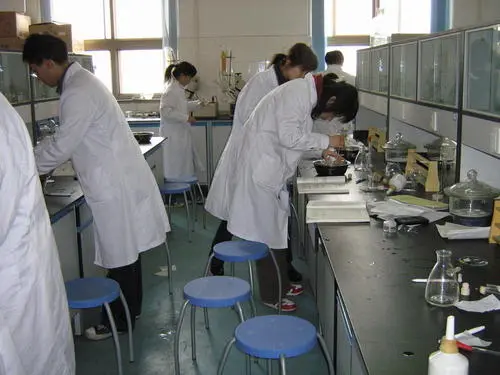 25年前，清华才女朱令在寝室惨遭投毒，追凶无果，这是怎么回事？