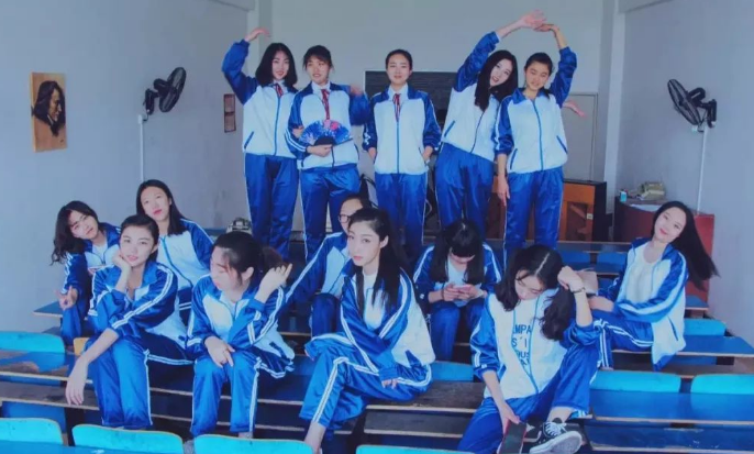 贵族学校与普通学校“校服对比”，这3点差距现实，学生：不公平