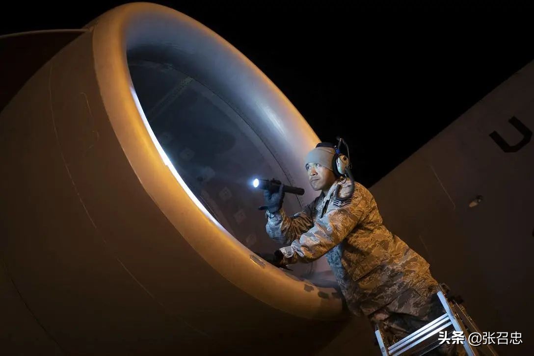 印度为数不多没有摔过的运输机——“环球霸王”C-17 | 图说