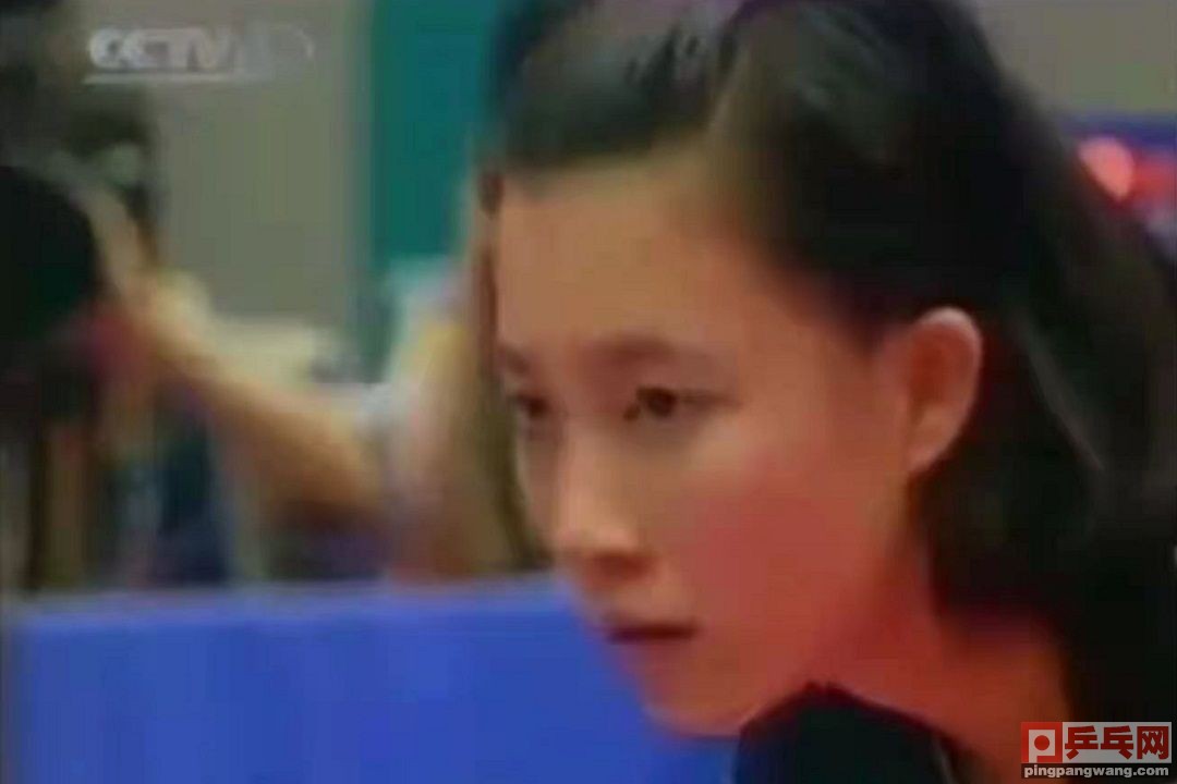 2001国乒世界杯女团(第46届大阪世乒赛女单决赛，王楠蝉联女单冠军，林菱虽败犹荣)