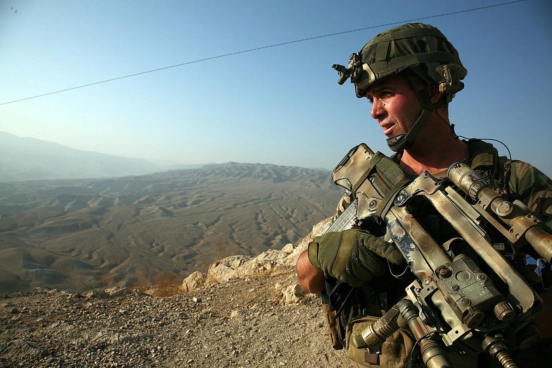 外籍军团现有编制为法国外籍兵团第1步兵团,第2外籍步兵团,第3外籍