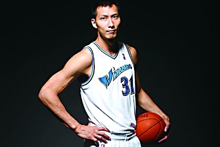 易建联为什么没能立足nba(球迷的遗憾！拥有不输八村塁的天赋，易建联为何最终却淡出NBA？)